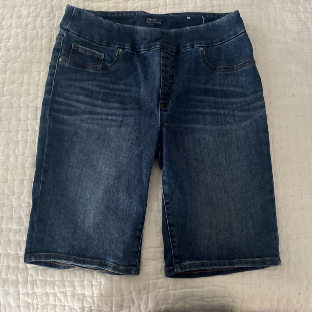 Chicos Denim Bermuda short women’s 6